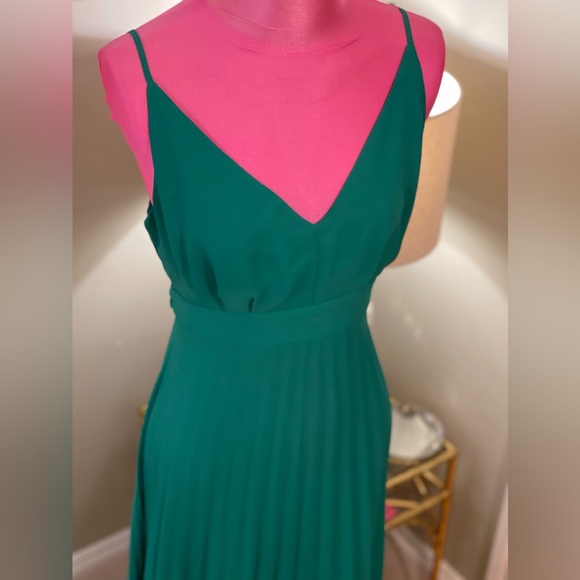 Green long gown for any special event - Picture 3 of 7